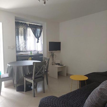 Apartman Katarina Apartment Cres Bagian luar foto