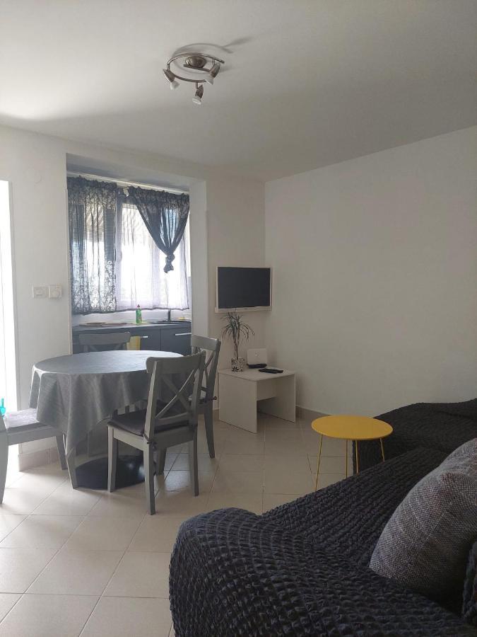 Apartman Katarina Apartment Cres Bagian luar foto